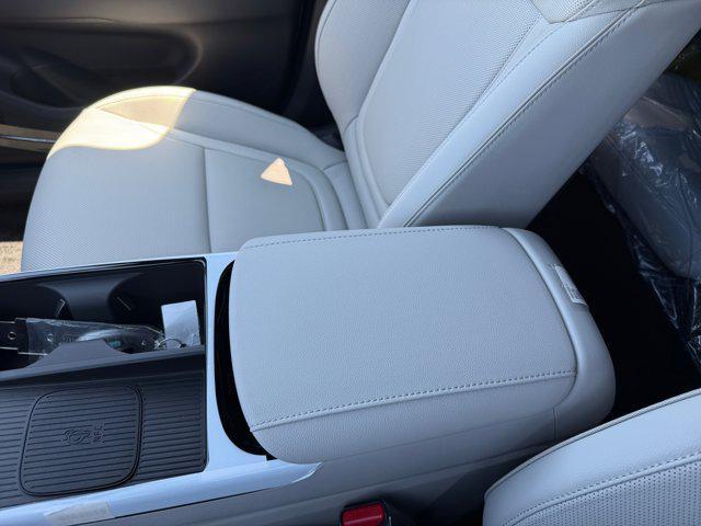 new 2025 Hyundai TUCSON Hybrid car, priced at $43,420