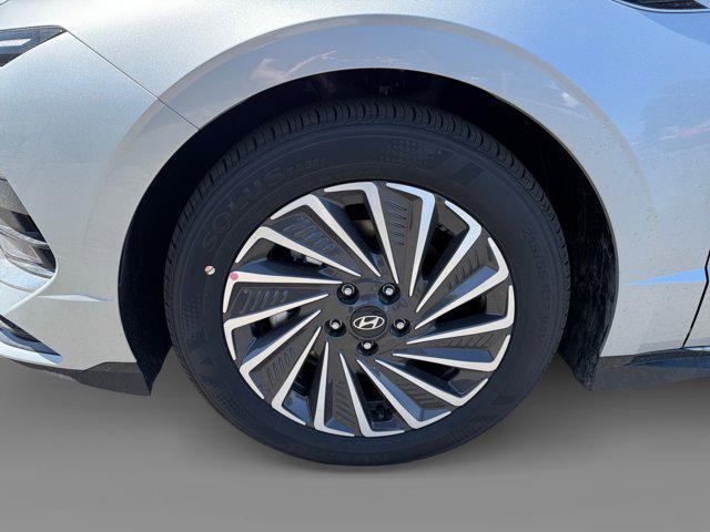 new 2025 Hyundai Sonata Hybrid car, priced at $33,000