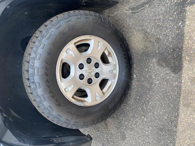 used 2006 Chevrolet Avalanche car, priced at $8,999