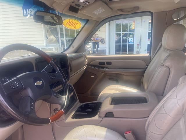 used 2006 Chevrolet Avalanche car, priced at $8,999