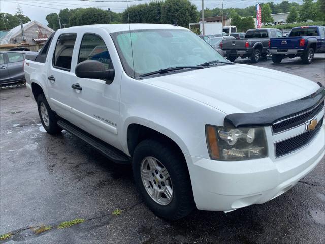 used 2007 Chevrolet Avalanche car, priced at $8,950