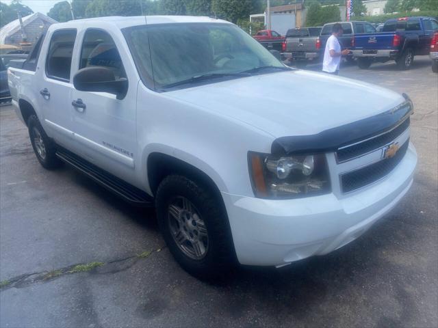 used 2007 Chevrolet Avalanche car, priced at $8,950