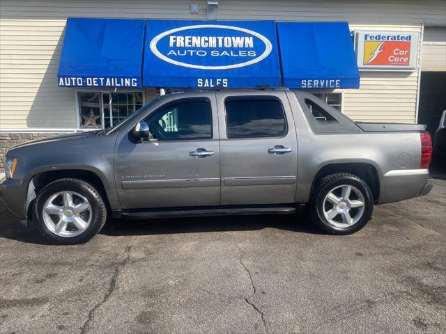 used 2009 Chevrolet Avalanche car, priced at $8,800