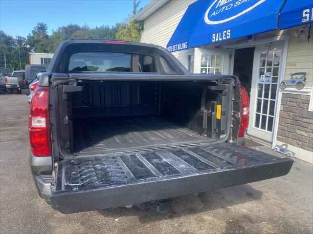 used 2009 Chevrolet Avalanche car, priced at $8,800