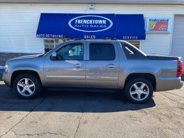 used 2009 Chevrolet Avalanche car, priced at $8,800