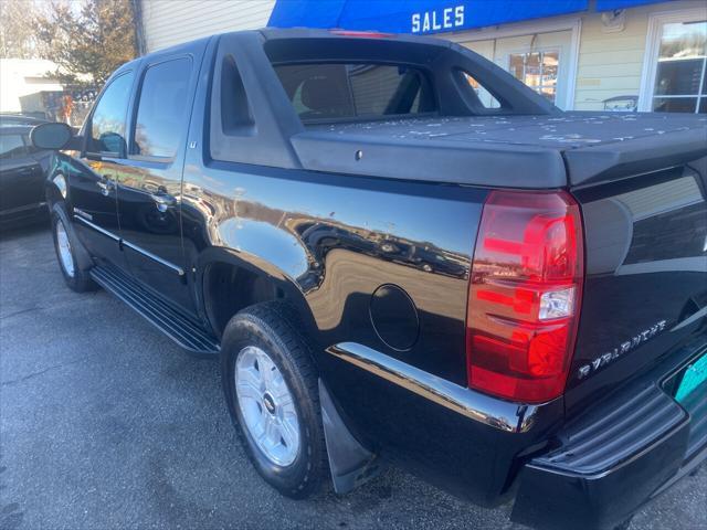 used 2007 Chevrolet Avalanche car, priced at $10,995