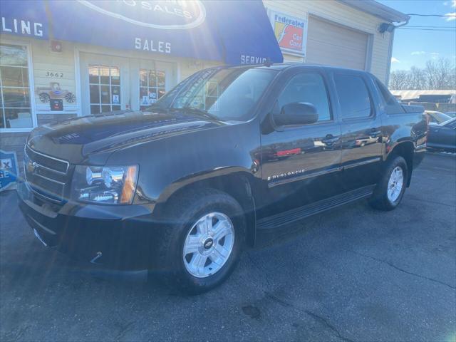 used 2007 Chevrolet Avalanche car, priced at $10,995
