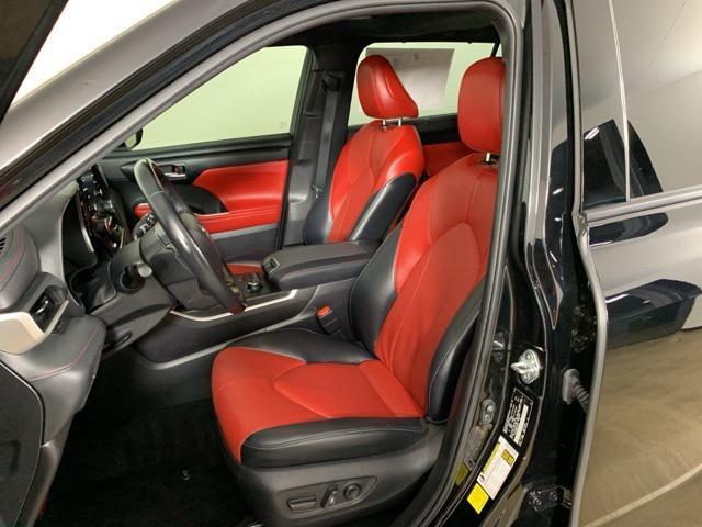 used 2022 Toyota Highlander car, priced at $31,603