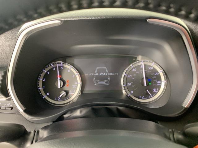 used 2022 Toyota Highlander car, priced at $31,603