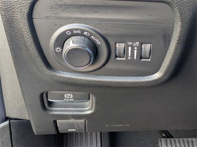 new 2025 Jeep Grand Cherokee car, priced at $38,920