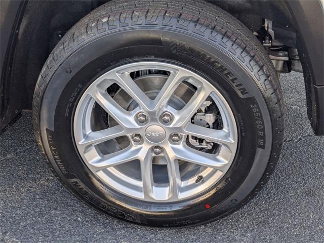 new 2025 Jeep Grand Cherokee car, priced at $38,920