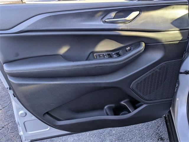 new 2025 Jeep Grand Cherokee car, priced at $38,920