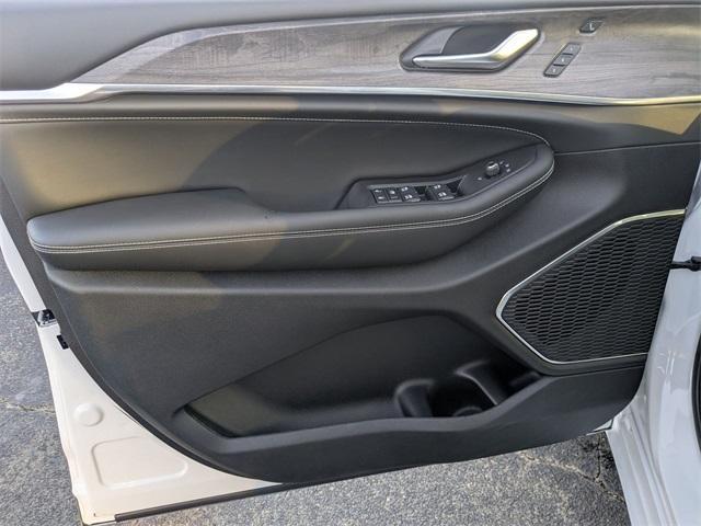 new 2025 Jeep Grand Cherokee L car, priced at $59,270