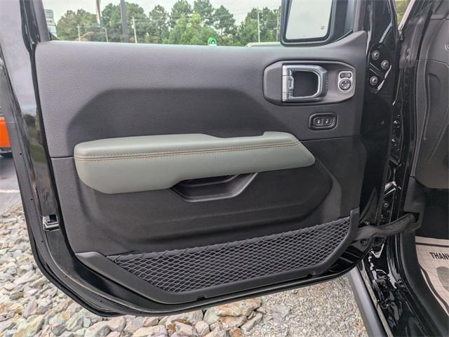 new 2025 Jeep Gladiator car, priced at $52,585