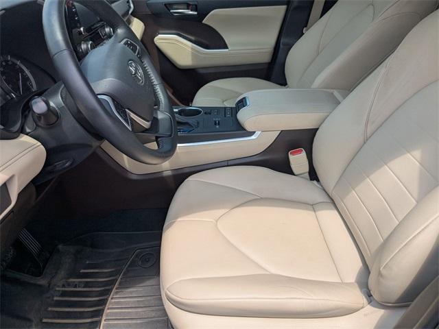 used 2022 Toyota Highlander car, priced at $32,192