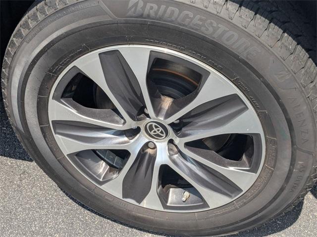 used 2022 Toyota Highlander car, priced at $32,192