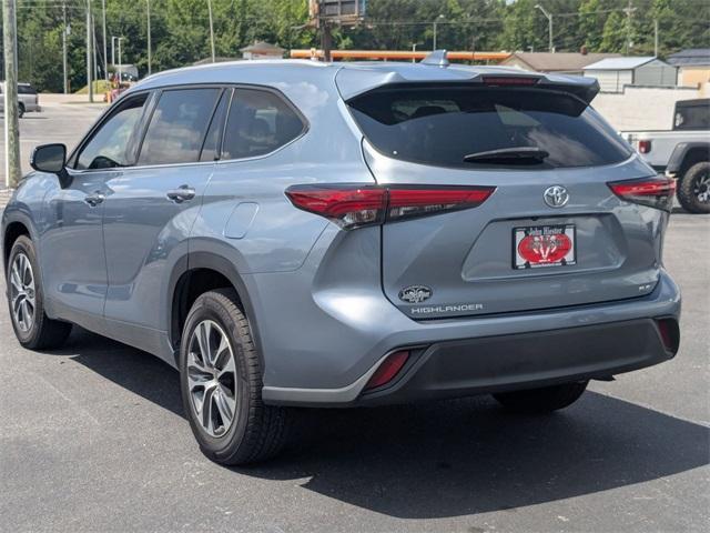 used 2022 Toyota Highlander car, priced at $32,192