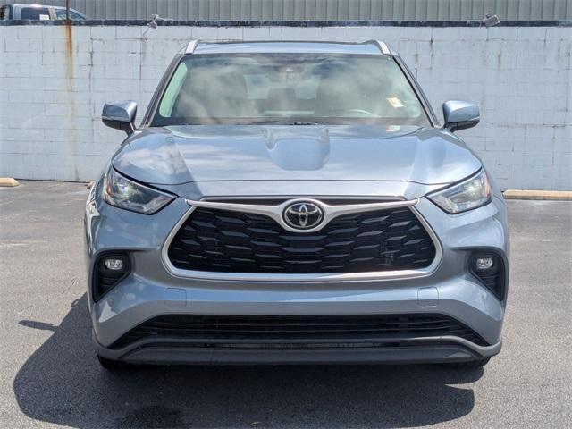 used 2022 Toyota Highlander car, priced at $32,192