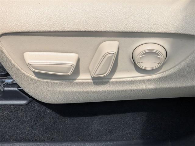 used 2022 Toyota Highlander car, priced at $32,192
