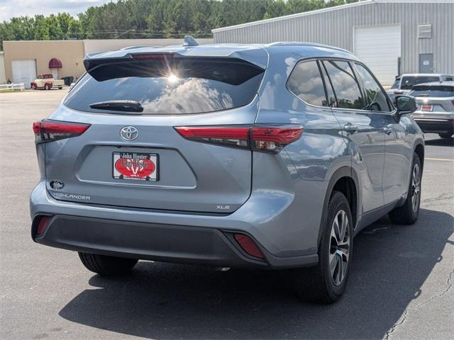 used 2022 Toyota Highlander car, priced at $32,192