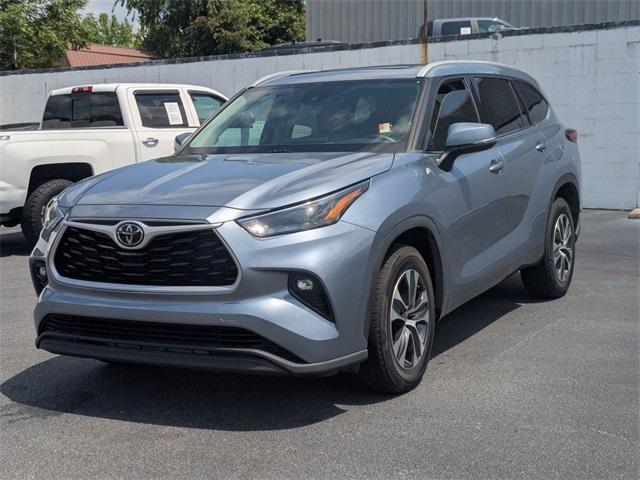 used 2022 Toyota Highlander car, priced at $32,192
