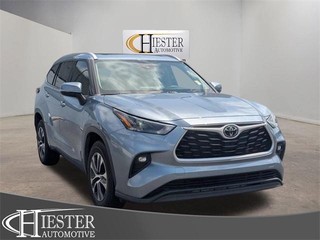 used 2022 Toyota Highlander car, priced at $32,192