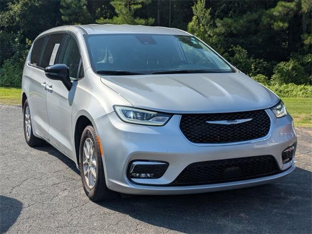 used 2024 Chrysler Pacifica car, priced at $29,947