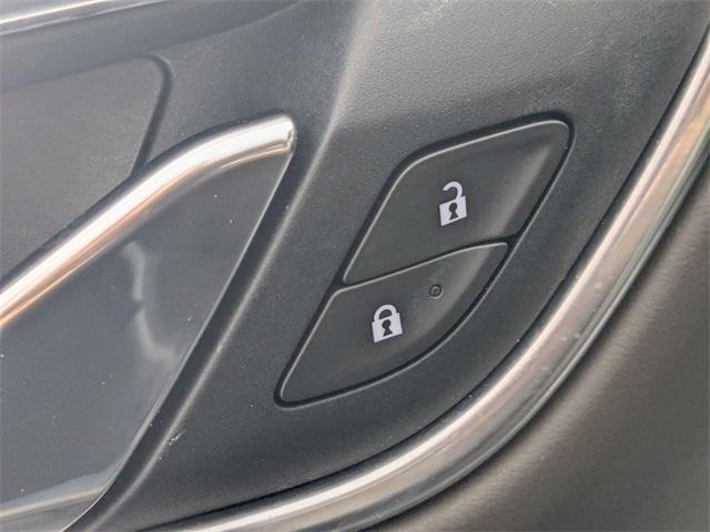 used 2021 GMC Yukon XL car, priced at $35,301