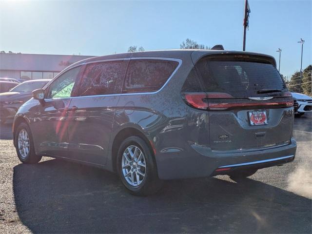 new 2025 Chrysler Pacifica car