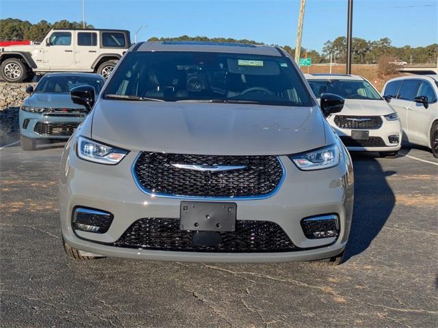 new 2025 Chrysler Pacifica car