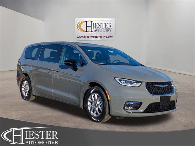 new 2025 Chrysler Pacifica car