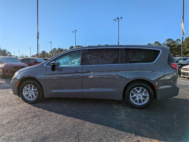 new 2025 Chrysler Pacifica car