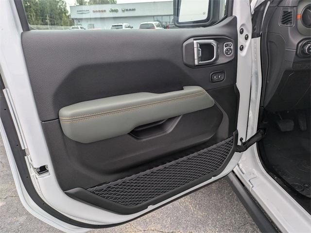 new 2025 Jeep Gladiator car, priced at $49,205