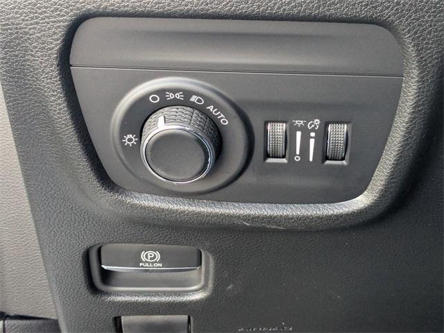 new 2025 Jeep Grand Cherokee car, priced at $43,030