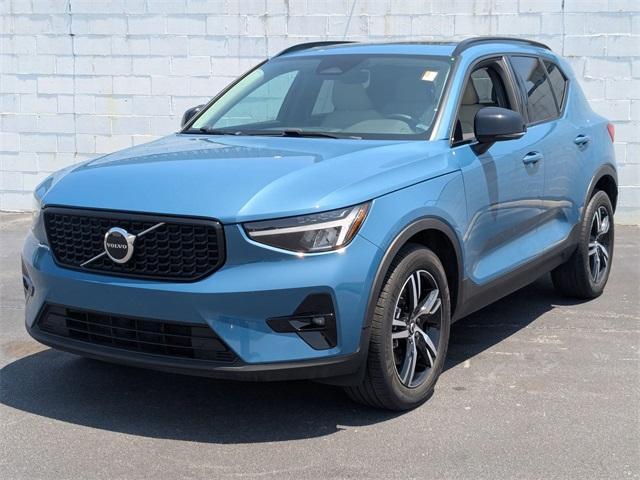 used 2023 Volvo XC40 car, priced at $29,200