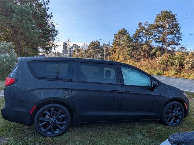 used 2020 Chrysler Pacifica car, priced at $18,286