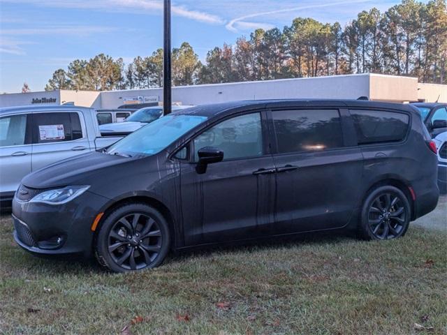 used 2020 Chrysler Pacifica car, priced at $18,286