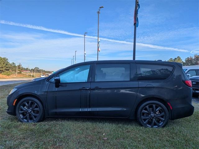 used 2020 Chrysler Pacifica car, priced at $18,286