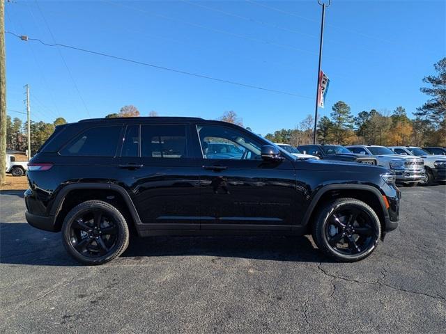 new 2025 Jeep Grand Cherokee car, priced at $52,000