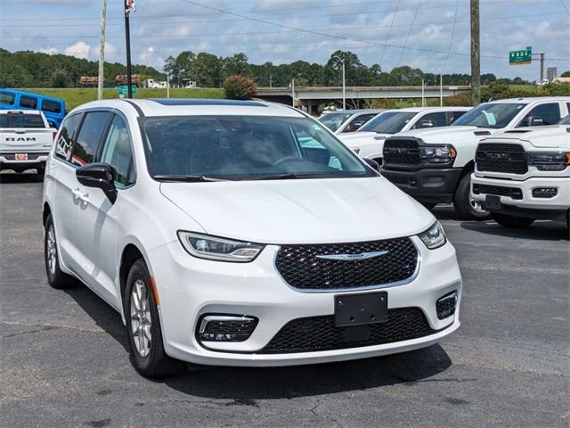 new 2024 Chrysler Pacifica car, priced at $40,795