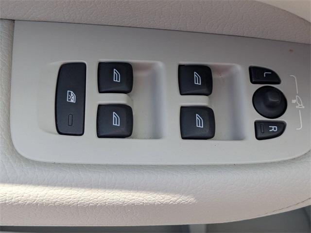 used 2022 Volvo XC60 car, priced at $29,256