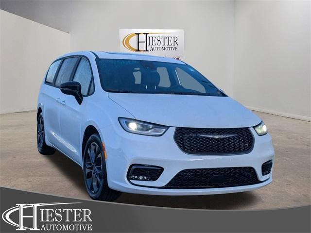 new 2026 Chrysler Pacifica car, priced at $43,510