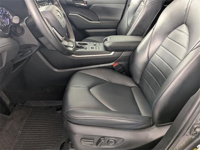 used 2023 Toyota Highlander car, priced at $34,950