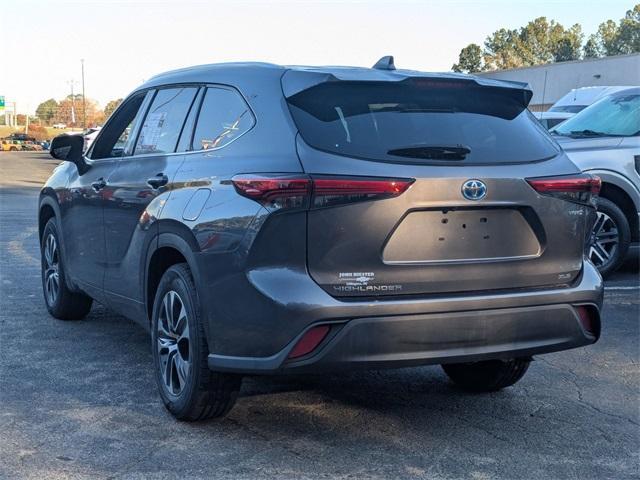 used 2021 Toyota Highlander Hybrid car, priced at $28,896