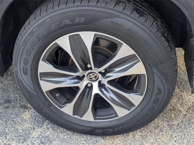 used 2021 Toyota Highlander Hybrid car, priced at $28,896