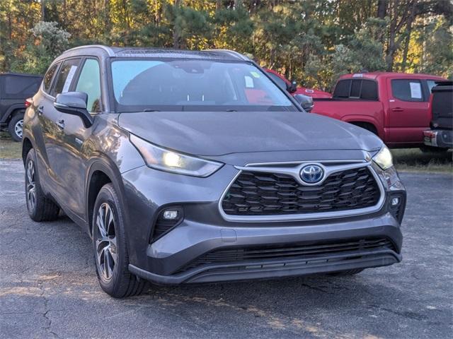 used 2021 Toyota Highlander Hybrid car, priced at $28,896