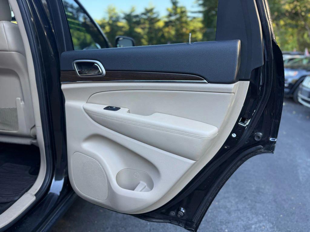 used 2015 Jeep Grand Cherokee car, priced at $14,995