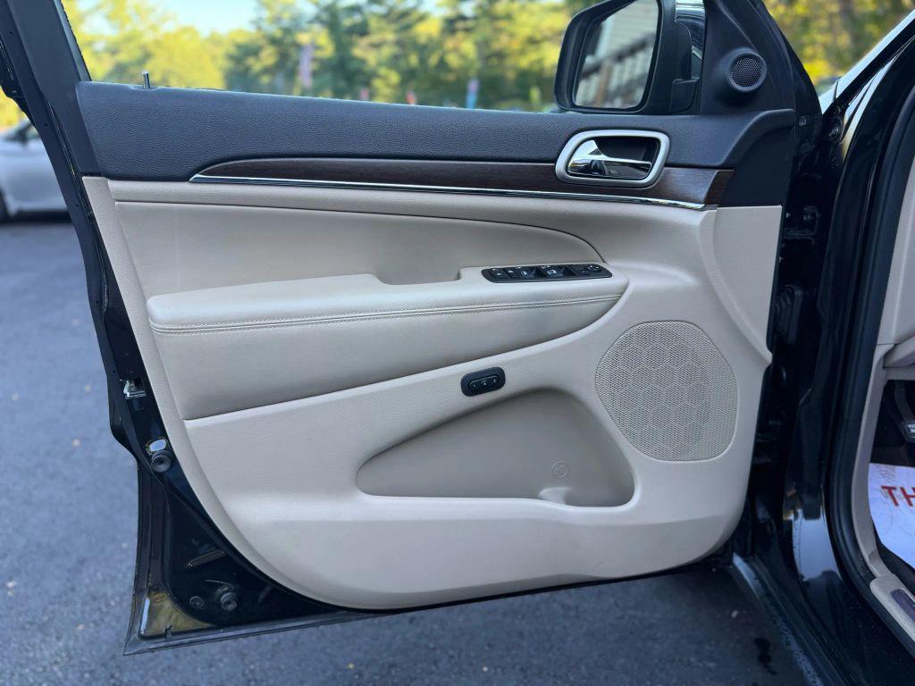 used 2015 Jeep Grand Cherokee car, priced at $14,995