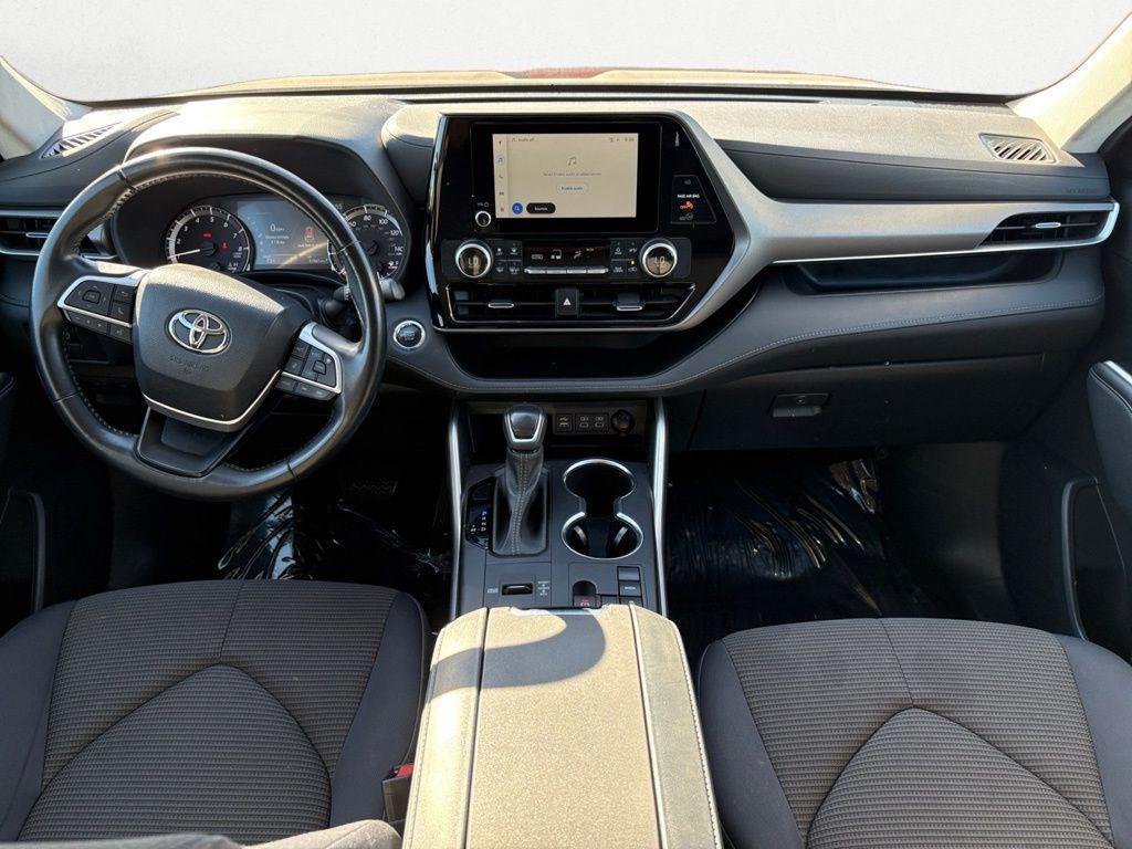 used 2023 Toyota Highlander car, priced at $30,998