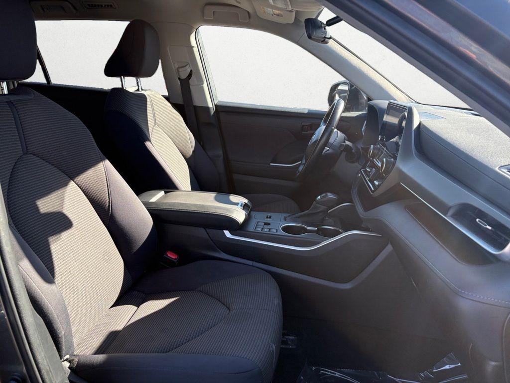 used 2023 Toyota Highlander car, priced at $30,998